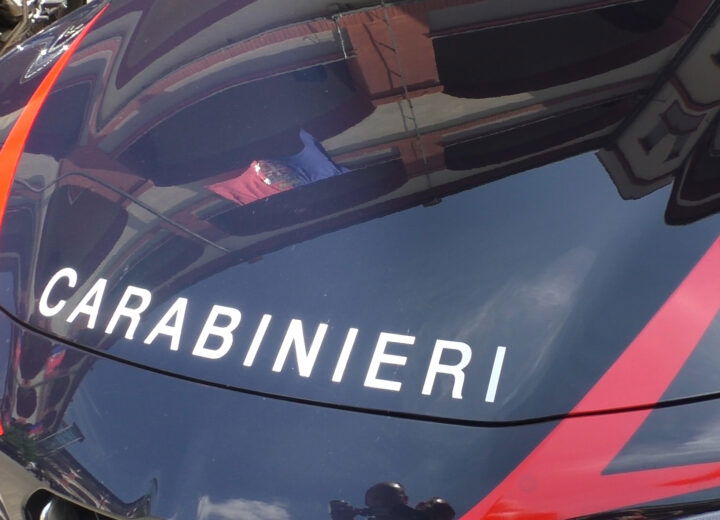 Aggredisce cittadino per rubagli il cellulare. Carabinieri identificano e denunciano rapinatore