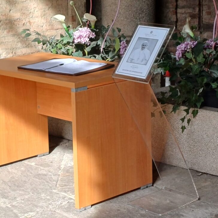 Anche in Prefettura ad Alessandria il registro delle condoglianze per Papa Francesco