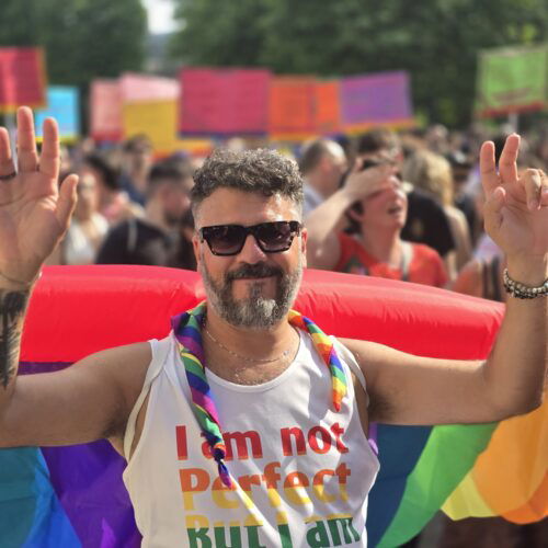 Il fiume arcobaleno riempie Alessandria: il racconto VIDEO del Pride 2025