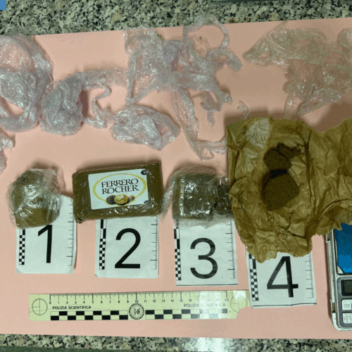 In auto con 200 grammi di hashish: arrestato dalla Polizia Stradale
