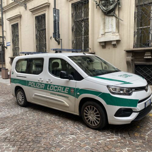 Litiga con un turista e si vendica rigandogli l’auto: Polizia locale individua il colpevole