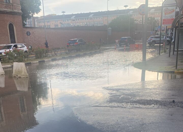 Rottura tubo in piazza Valfré, Comune Alessandria: “Ripristino acqua entro la tarda mattinata di venerdì”