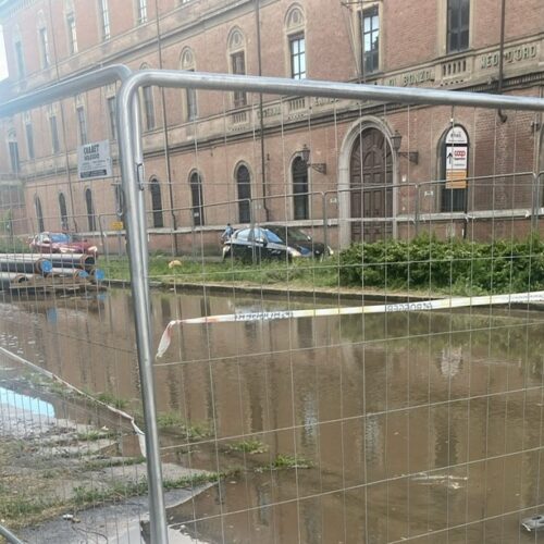 Rottura di un tubo in piazza Valfrè ad Alessandria: isolato ancora senza acqua