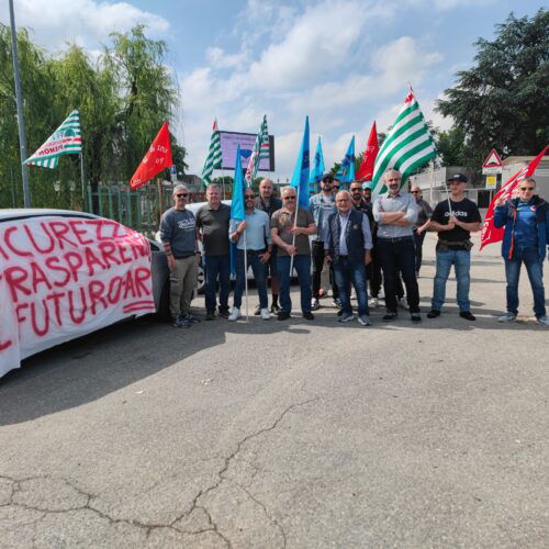 Aral, presidio dei lavoratori davanti all’azienda. Appello dei sindacati alla politica: “Basta prese in giro”