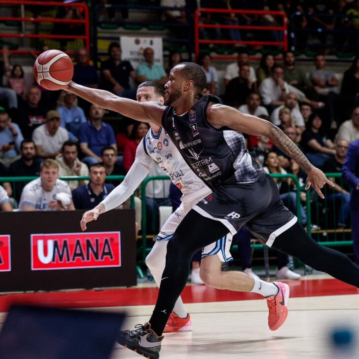 Bertram Derthona cade anche contro Napoli nell’ultima gara in casa della stagione: addio playoff