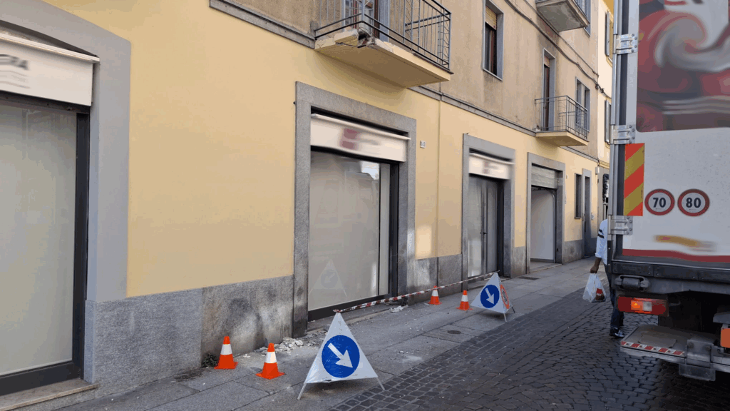 Camion urta balcone via Guasco Alessandria 30 maggio 2025