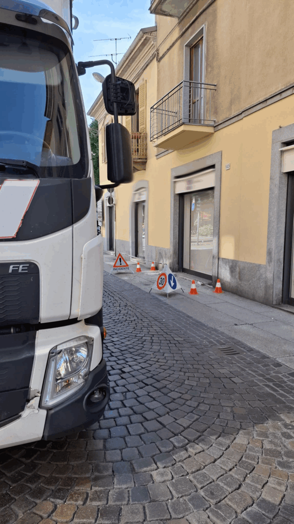 Camion urta balcone via Guasco Alessandria 30 maggio 2025