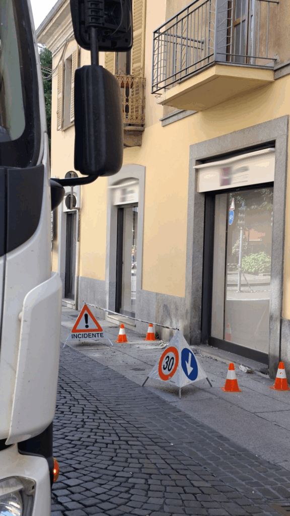 Camion urta balcone via Guasco Alessandria 30 maggio 2025