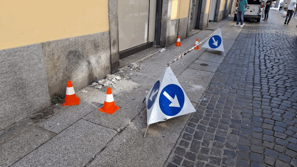 Camion urta balcone via Guasco Alessandria 30 maggio 2025