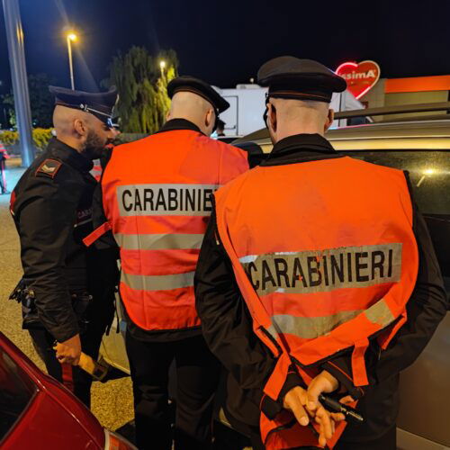 Carabinieri Alessandria: nella notte controlli antidroga in soli 20 minuti grazie a un laboratorio mobile