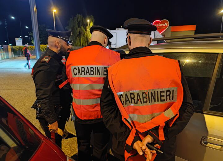Carabinieri Alessandria: nella notte controlli antidroga in soli 20 minuti grazie a un laboratorio mobile