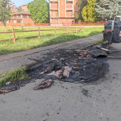 Alcuni cassonetti bruciati nella notte tra via Galvani e viale Medaglie d’Oro ad Alessandria