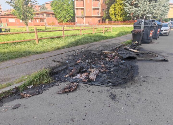 Alcuni cassonetti bruciati nella notte tra via Galvani e viale Medaglie d’Oro ad Alessandria