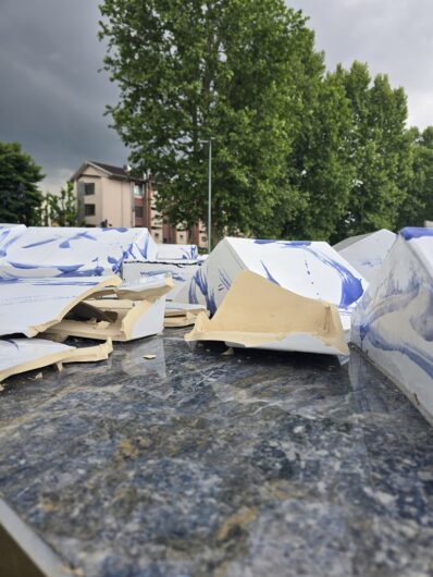 Nuovamente danneggiata l’opera per il trentennale dell’Alluvione del 1994