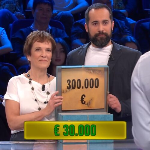 Ad Affari tuoi il pompiere alessandrino Enrico vince 30 mila euro ma nel suo pacco ce n’erano 300 mila