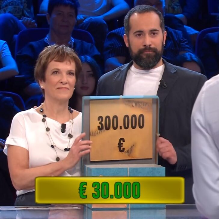 Ad Affari tuoi il pompiere alessandrino Enrico vince 30 mila euro ma nel suo pacco ce n’erano 300 mila