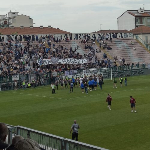 “Grazie ragazzi”: la Gradinata Nord festeggia i Grigi neopromossi in Eccellenza