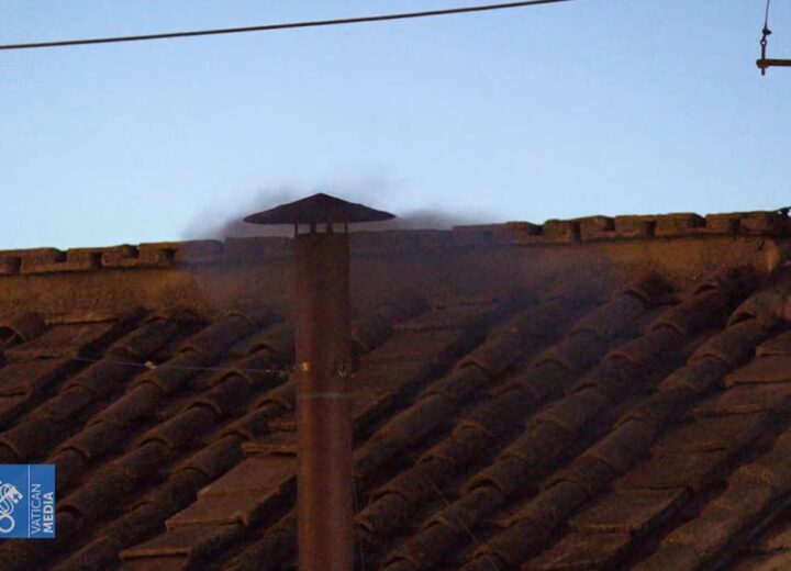 Conclave: fumata nera dopo il primo giorno