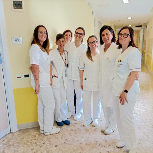 Novi: gravidanza rara e delicata ma ora le due figlie di Giulia stanno bene