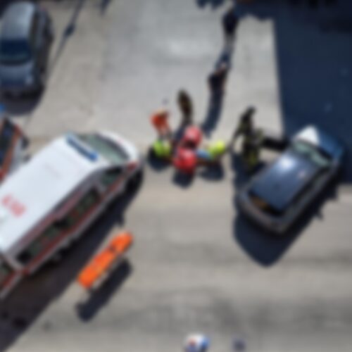 Scontro tra una moto e un’auto in via Isola a Novi: ferito il motociclista