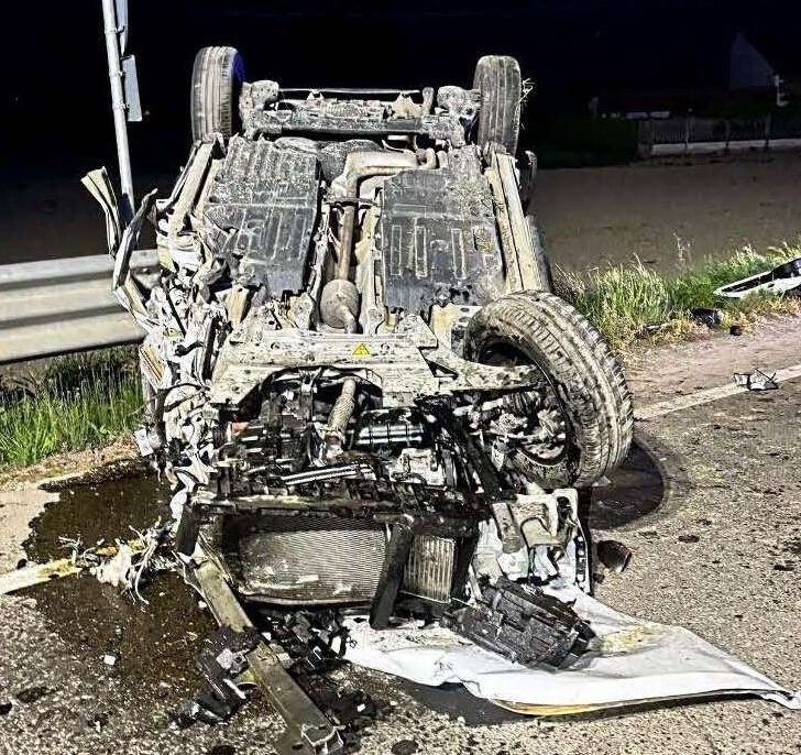 Incidente nella notte tra due auto a Sale: due persone ferite