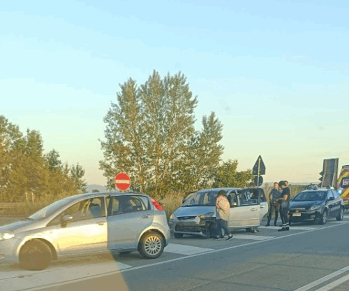 Incidente tra un’auto e una moto sulla sp 30 a Borgoratto: nessun ferito