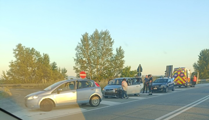Incidente tra un’auto e una moto sulla sp 30 a Borgoratto: nessun ferito