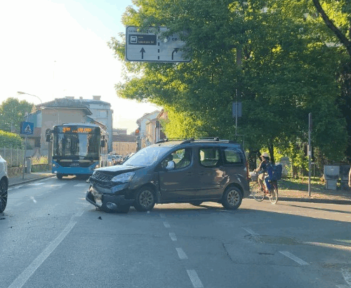 Incidente in via Casalcermelli ad Alessandria: nessun ferito ma traffico congestionato