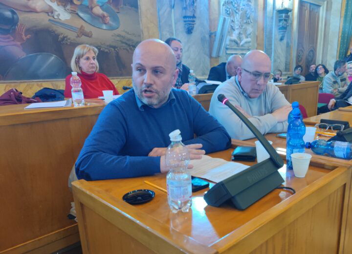 “Il peggior consiglio comunale di cui si possa avere memoria”: l’attacco di Ballerini (Valenza Futura)
