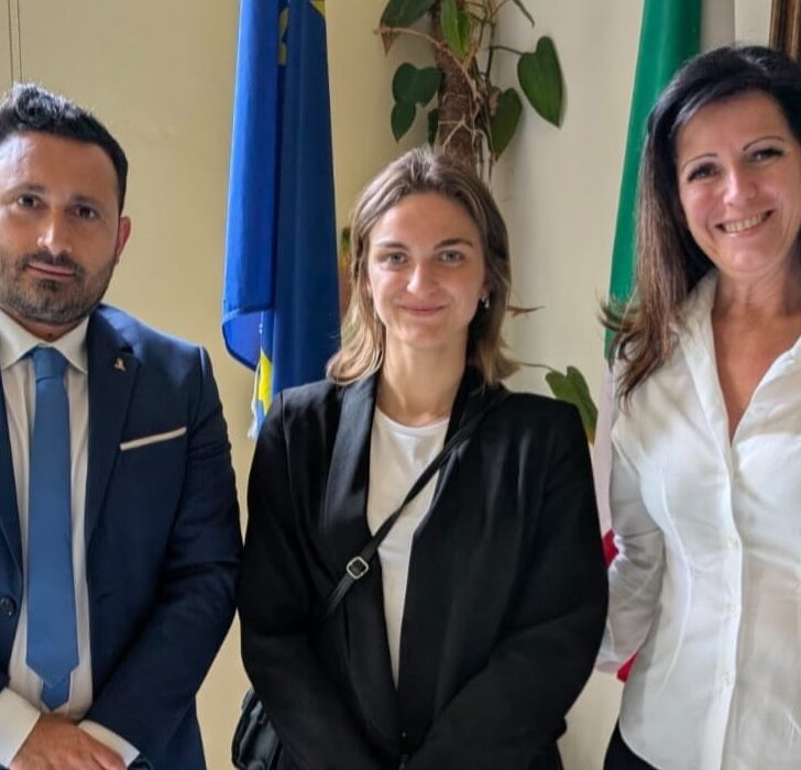 Tortona sempre più cardioprotetta: i giovani dell’Interact mappano tutti i defibrillatori in città