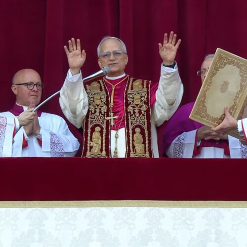 Le prime parole di Papa Leone XIV: “La pace sia con tutti voi. Il male non prevarrà”