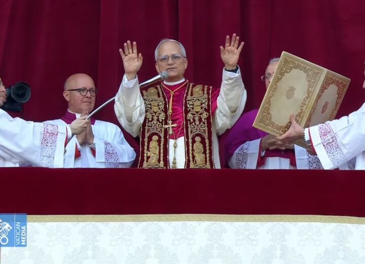 Le prime parole di Papa Leone XIV: “La pace sia con tutti voi. Il male non prevarrà”