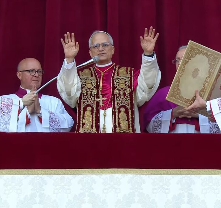 Le prime parole di Papa Leone XIV: “La pace sia con tutti voi. Il male non prevarrà”