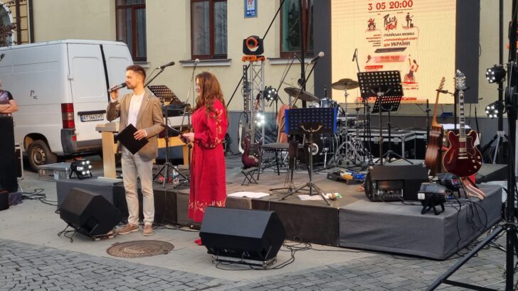 Un giorno di musica e sport in Ucraina: artisti e sportivi regalano un sorriso a Ivano Frankivs’k