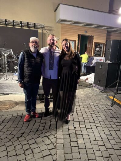 Un giorno di musica e sport in Ucraina: artisti e sportivi regalano un sorriso a Ivano Frankivs’k