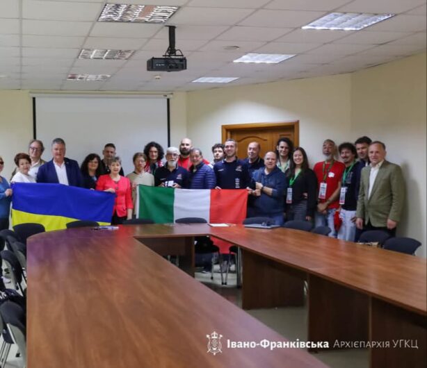 Un giorno di musica e sport in Ucraina: artisti e sportivi regalano un sorriso a Ivano Frankivs’k