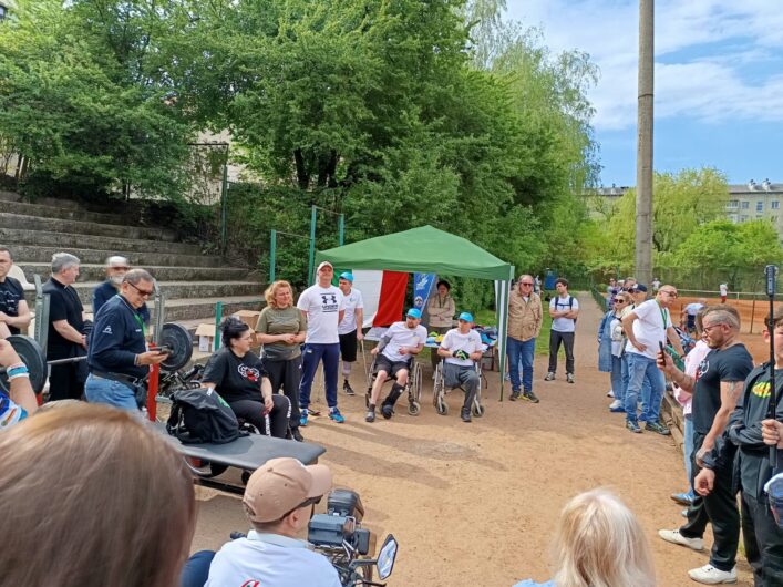Un giorno di musica e sport in Ucraina: artisti e sportivi regalano un sorriso a Ivano Frankivs’k