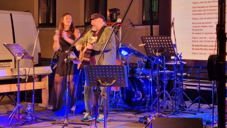 Un giorno di musica e sport in Ucraina: artisti e sportivi regalano un sorriso a Ivano Frankivs’k