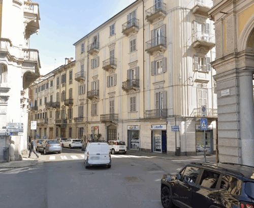 Perdita d’acqua in piazza Garibaldi. Momentaneamente chiuso accesso a via Mondovì
