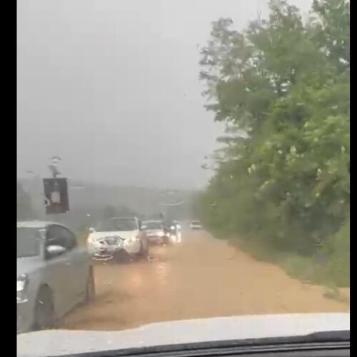 Maltempo in provincia: strada allagata a Valmadonna