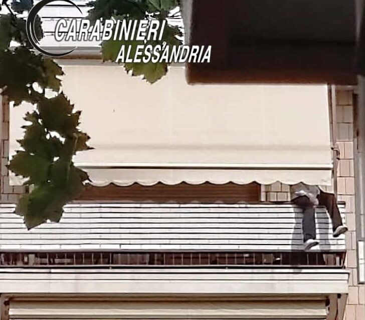 Minaccia di gettarsi dal sesto piano: la ricostruzione del salvataggio di Carabinieri, Polizia e Vigili del Fuoco