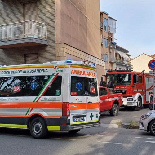 Cerca di gettarsi dal balcone in Spalto Gamondio ad Alessandria: salvato dai Vigili del Fuoco