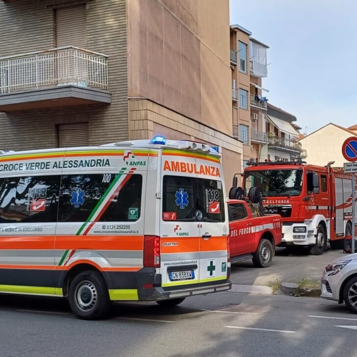 Cerca di gettarsi dal balcone in Spalto Gamondio ad Alessandria: salvato dai Vigili del Fuoco