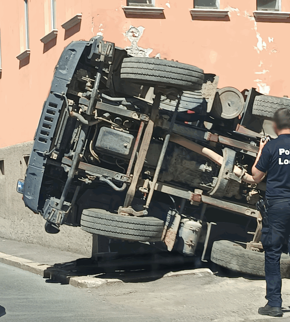 tir ribaltato novi 3