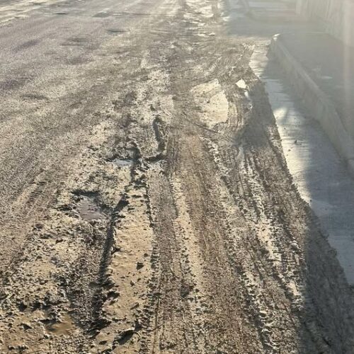 La segnalazione da Valmadonna: “Ancora fango in via Venticella”. Interverrà Amag Ambiente