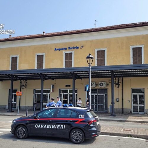 Senza biglietto e irregolari provocano lo stop del treno ad Arquata