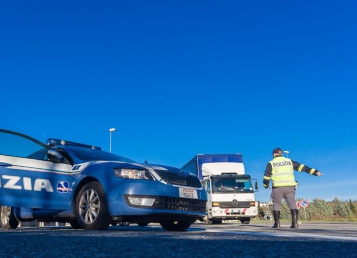 In 8 senza documenti dalla Francia nascosti in un tir. Uno di loro era evaso dai domiciliari