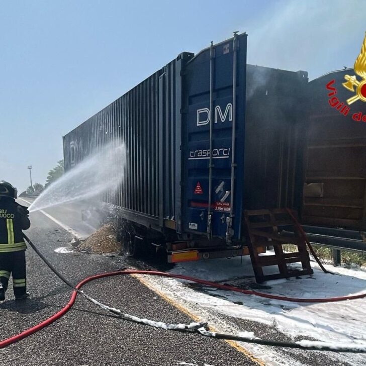 Incendio mezzo pesante sull’A7. Ancora code tra Gropello Cairoli e Casei Gerola, in direzione Genova
