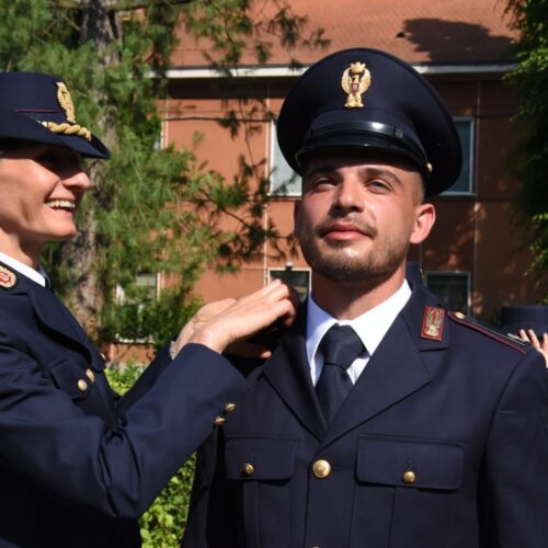 Alla Scuola di Polizia gli allievi del 229° corso ricevono gli alamari. Ora pronti per il giuramento