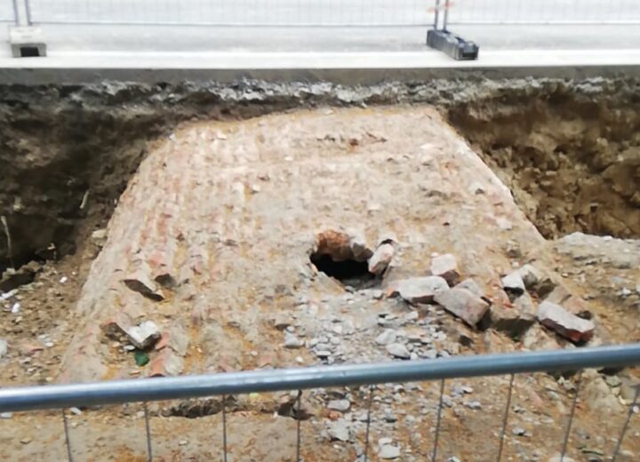 Trovato manufatto in via Gramsci durante scavi per teleriscaldamento